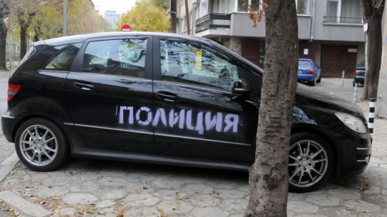 Вандали направиха "патрулки" от паркирани коли в центъра на София 