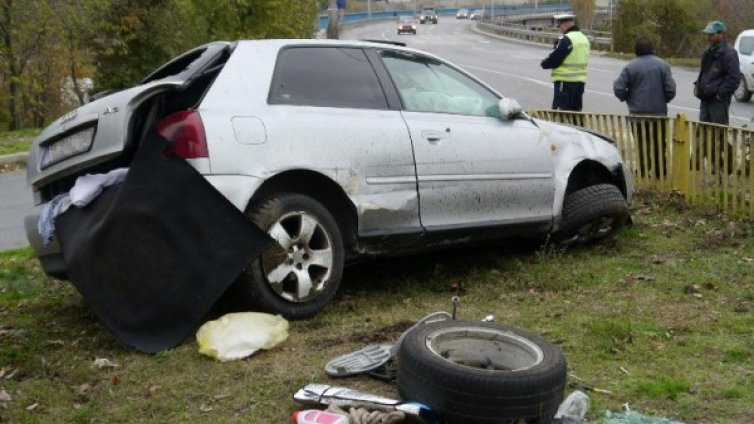 Шофьор си потроши "Ауди"-то във Варна и избяга