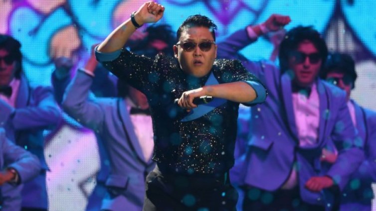 Оп, оп, опа Gangnam Style - и така 820 млн. пъти 