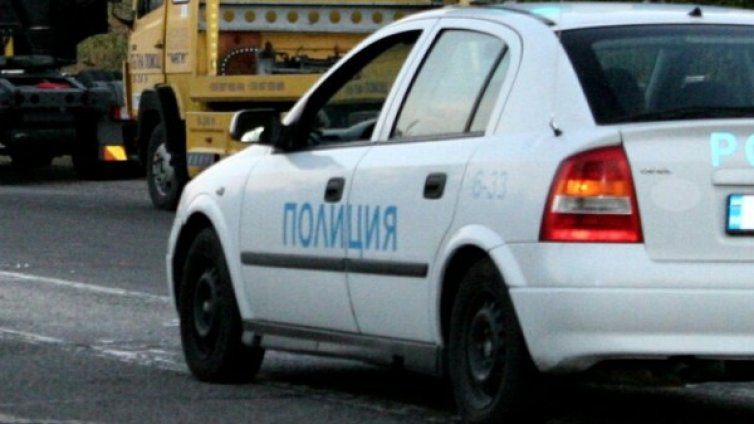 Задържаха двама при опит да запалят кола в София