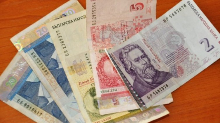 Чакаме забавените европари за коледни бонуси за пенсионерите