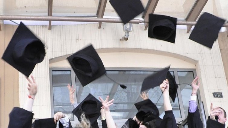 280 000 студенти празнуват 8 декември 