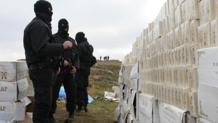 Разбиха нелегален цех за производство на цигари 