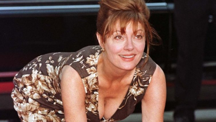 Стане ли жената на 59 - край с късите поли и яркото червило 