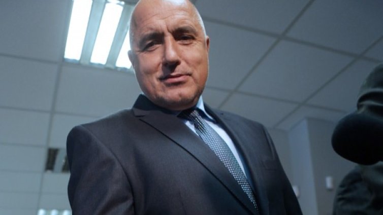 Всички тичат за помощ при мен, жалва се премиерът 