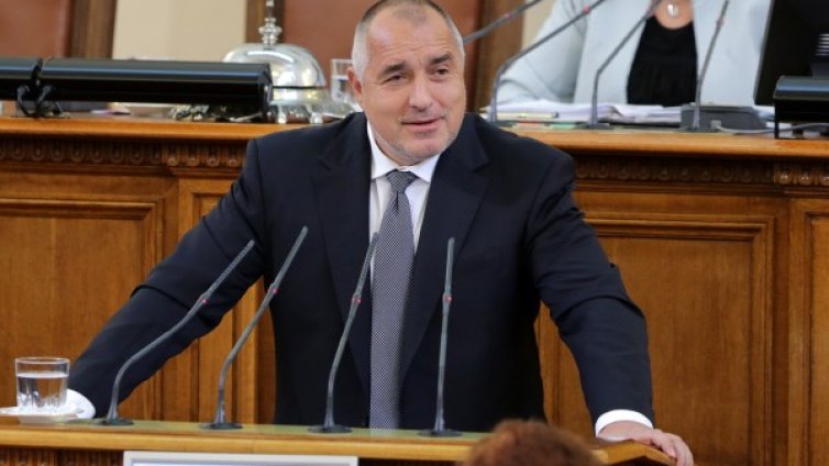 Борисов готов с оставка при отмяна на забраната за пушене