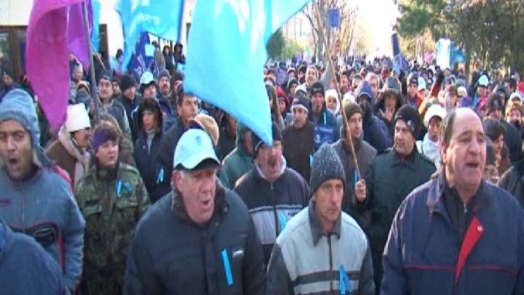 Оръжейници блокираха подбалканския път