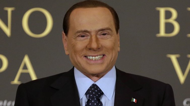 Берлускони се е сгодил с 48 г. по-младата от него Франческа