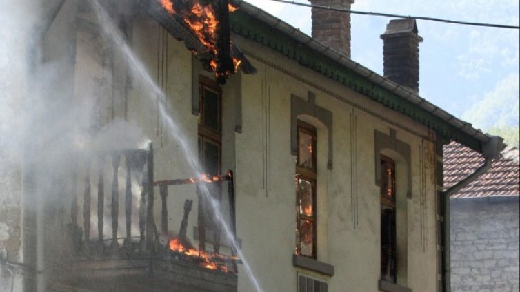 Двама мъже изгоряха при пожар  в Етрополе