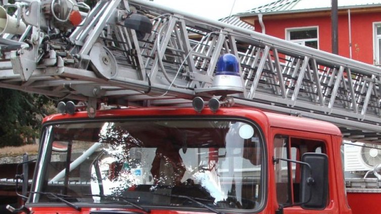 Пожар в търговски център в Оряхово