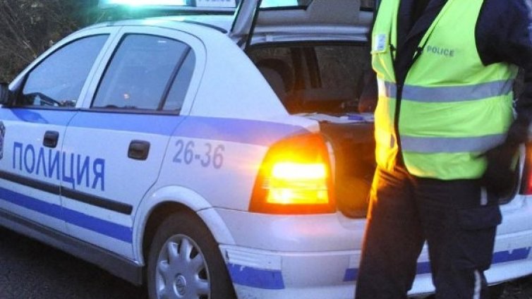 Полицаи спасиха 30-годишен от самоубийство 