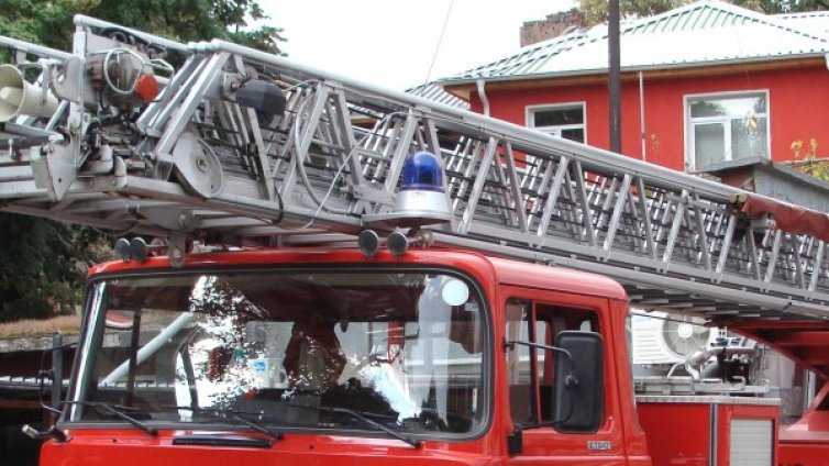 60-годишна пострада при пожар в Кърджалийско