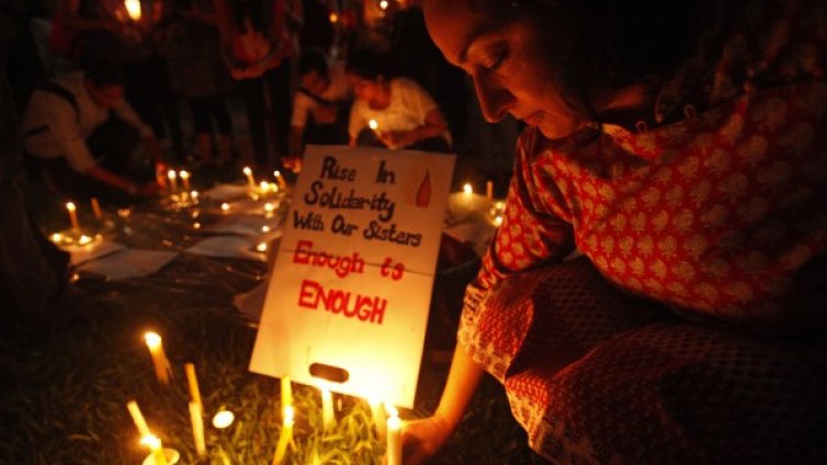 Разкриха името на починалата след изнасилване индийка