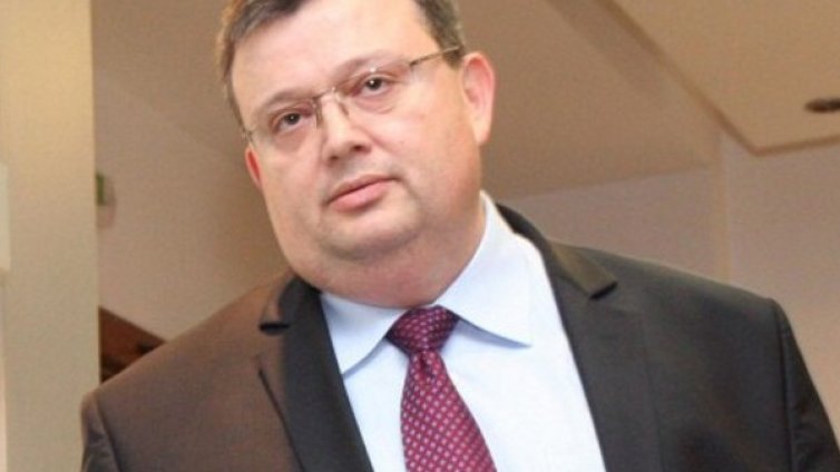 Всички ли обичат Цацаров?