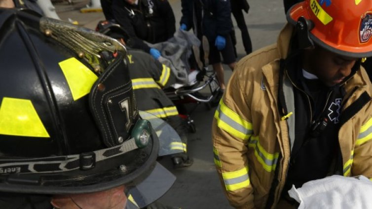 Кран се срути и рани седем души в Ню Йорк