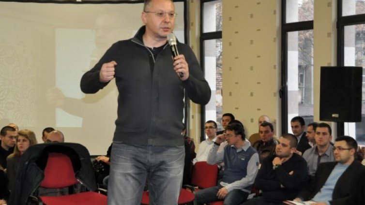 Станишев: Неморално е такова увеличение на заплатите