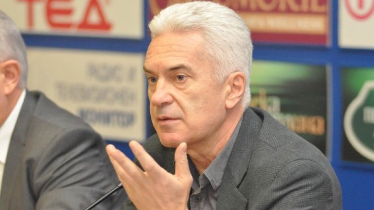 Обвиняват Сидеров, че е блъскал репортер. "Атака": Лъжа е!