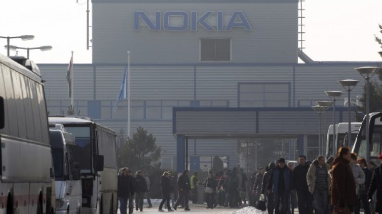 Nokia пробива още една дупка в колана
