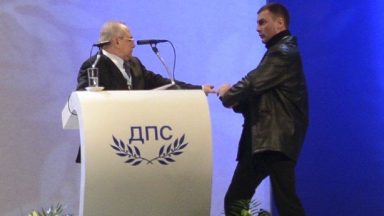 Доган се оказа по-силен от боксьор 