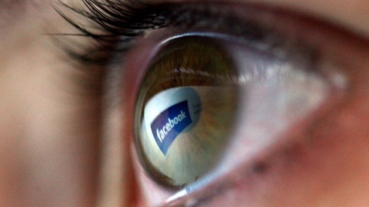 Facebook ни прави завистници! 