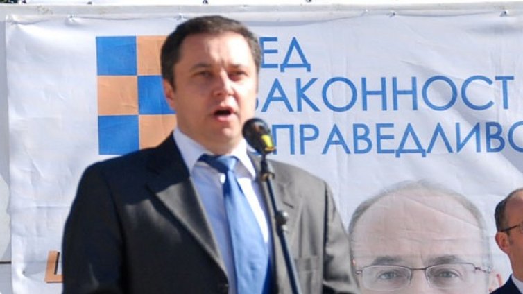 Янев навърза "Алфа рисърч" с приятелката на Станишев 