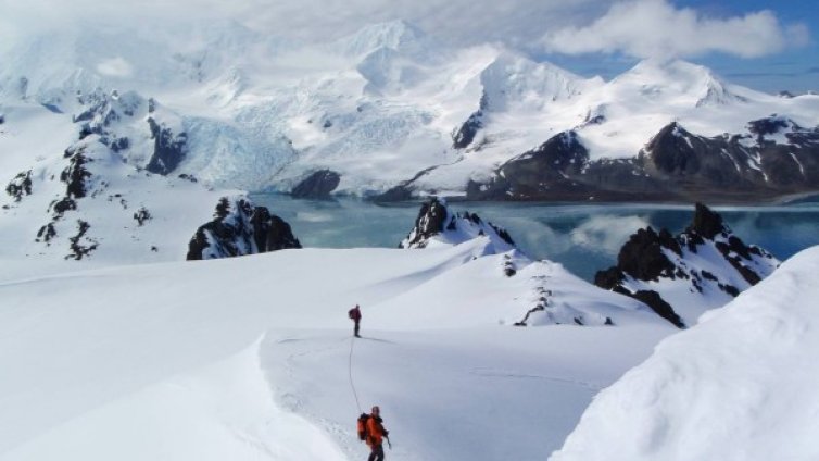 Българските полярници вече са в околностите на връх Левски  