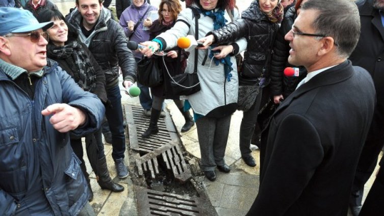 Станишев да признае: Изхарчихме грешни пари! 