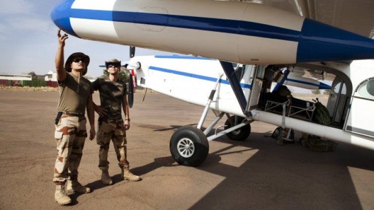 Френските войници завладяха летището в Мали