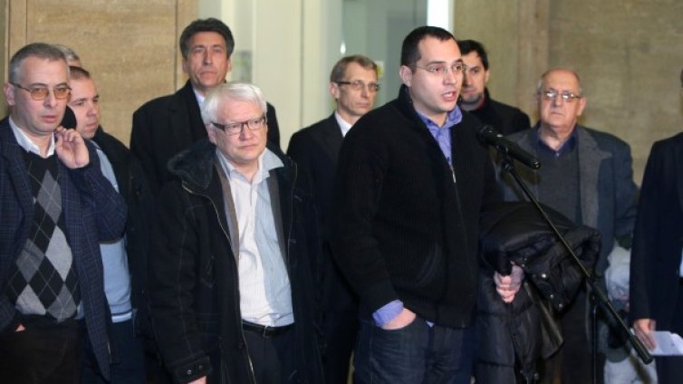 Фирма за кашкавал и бръснарница с пари за наука