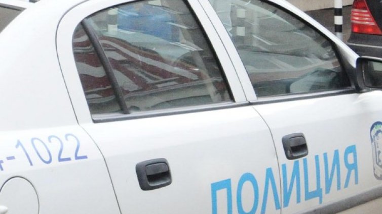 Автобус удари две момиченца на пешеходна пътека