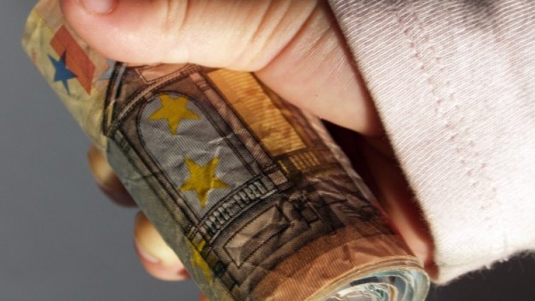 Защо мегабогаташите продължават да бачкат  