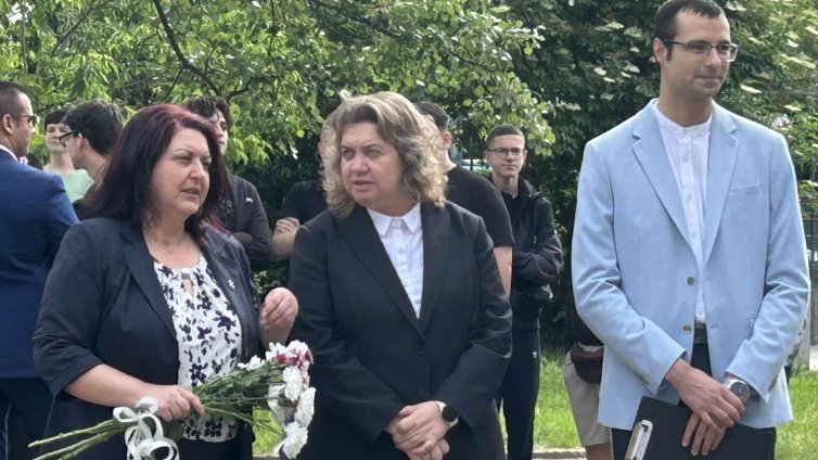 Наталия Киселова потанцува с Лу Бега в Казанлък