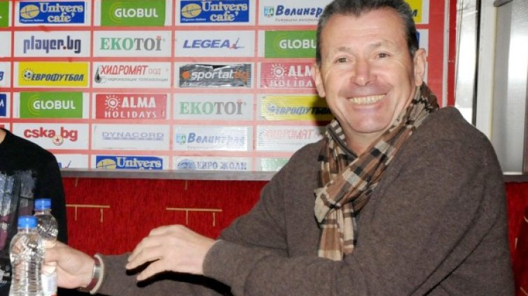 Не предлагаме на Делев пари на ръка, а снимка пред "Армията"