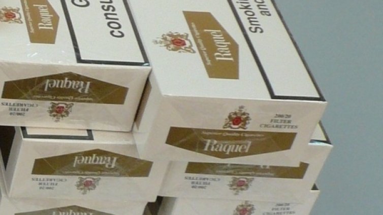 Скрили 300 000 къса цигари в хладилен микробус