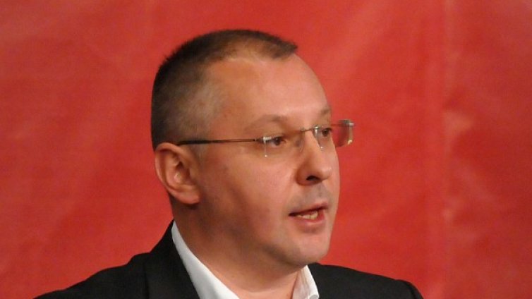 Станишев: Българите не могат да си платят сметките за ток