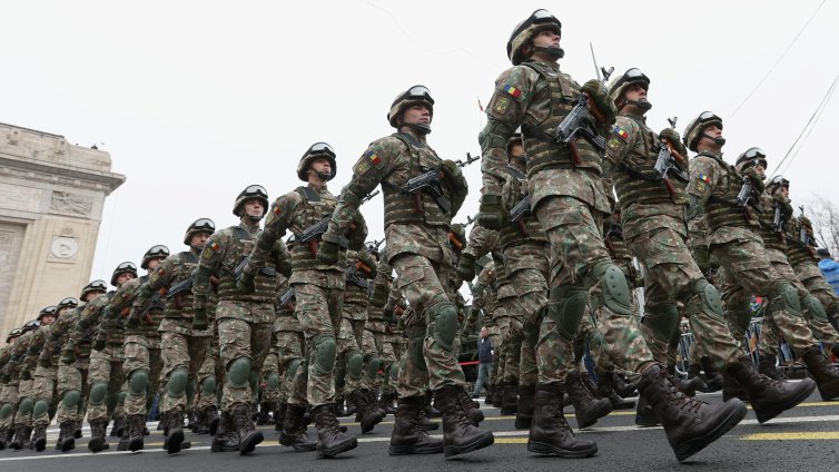 Половината румънци искат връщане на задължителната военна служба 