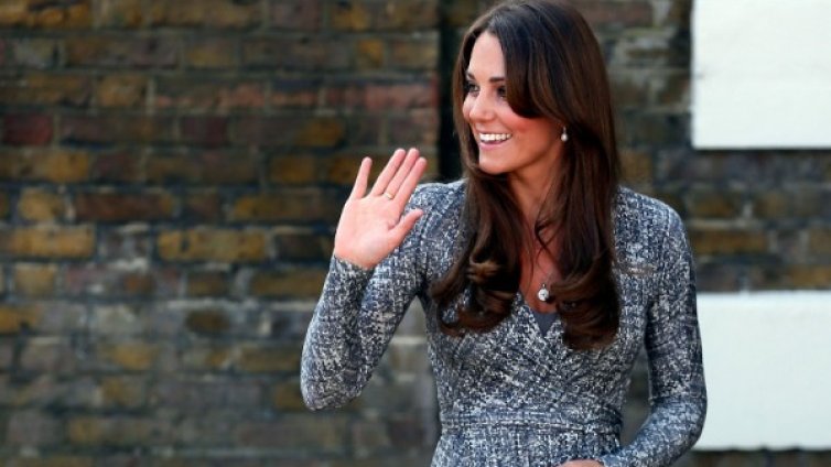 Кейт се появи за първи път с бебешко коремче 