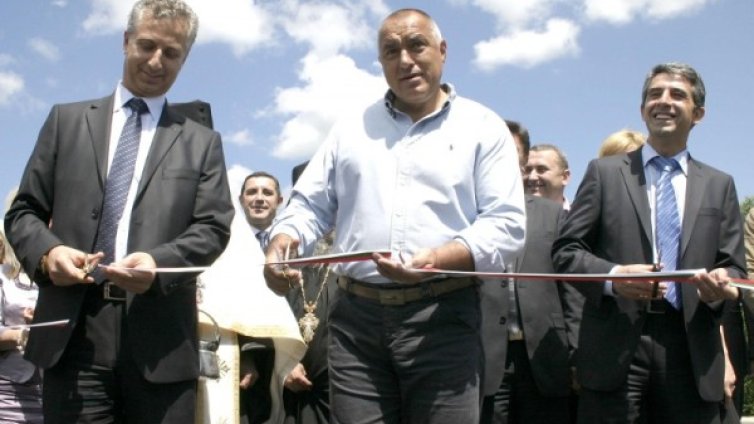 Бойко Борисов - от рязането на лентички до оставката 