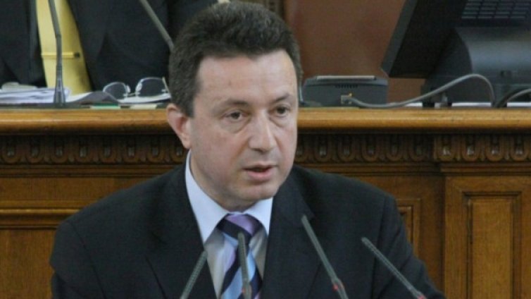 Хората искат да влияят на управлението, смята Стоилов 