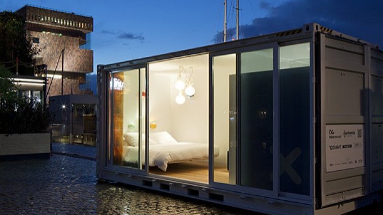 Отседнете в хотел, поместен в контейнер