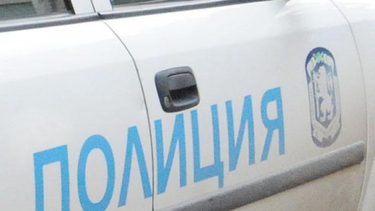 Апаш задигна пари и винетки от бензиностанция