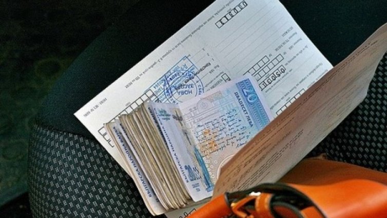Спипаха адвокатка с подкуп