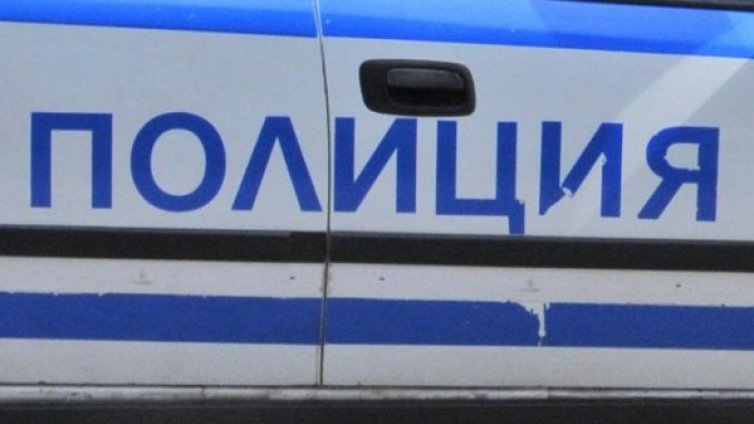 Спипаха двама за фалшиви документи