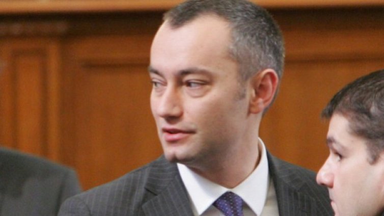 ГЕРБ да спре отзоваването и назначаването на посланици, искат от БСП 