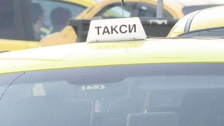 Таксиджия и клиент се млатят заради неплатена сметка