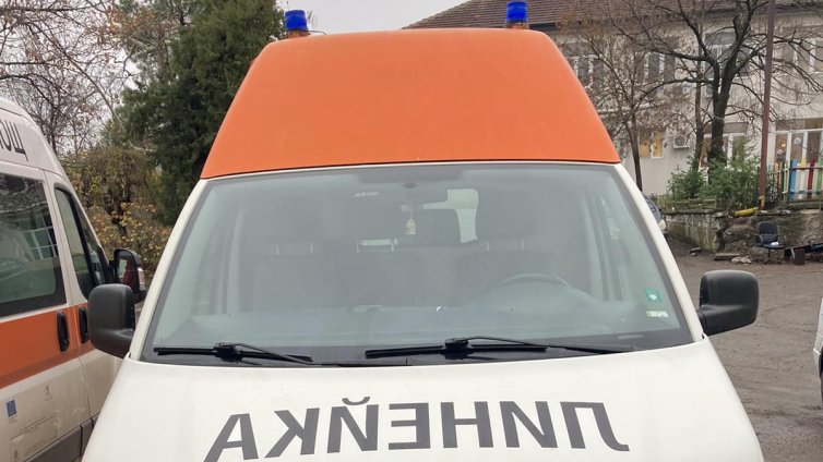 Двама в болница след катастрофа, единият е с опасност за живота