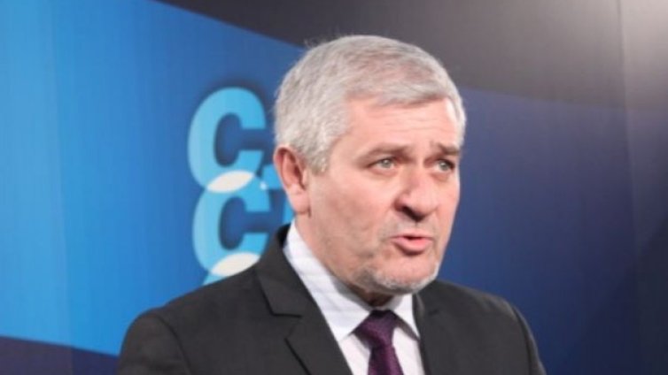 Сините скочиха срещу "фармацевтичните олигарси"