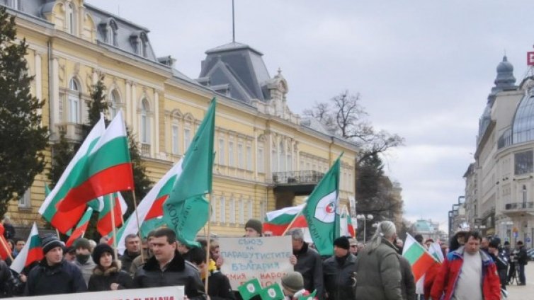 Заради протестите, се променя временно движението