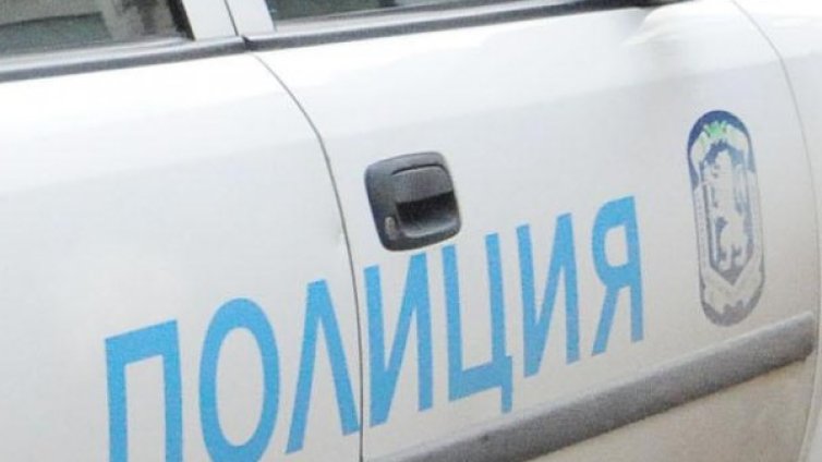 Пиян нарочно ударил патрулка с Мицубишито си и отпрашил