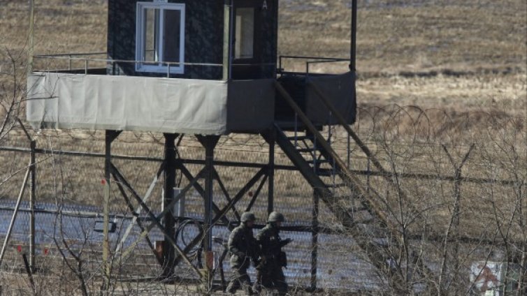 Пхенян прекъсна "горещата" телефонна линия със Сеул